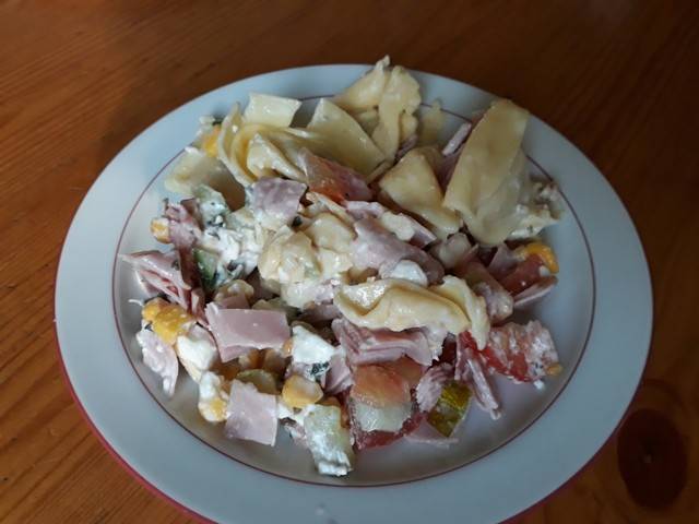 Tortellinisalat mit Schafkäse Rezept - ichkoche.de