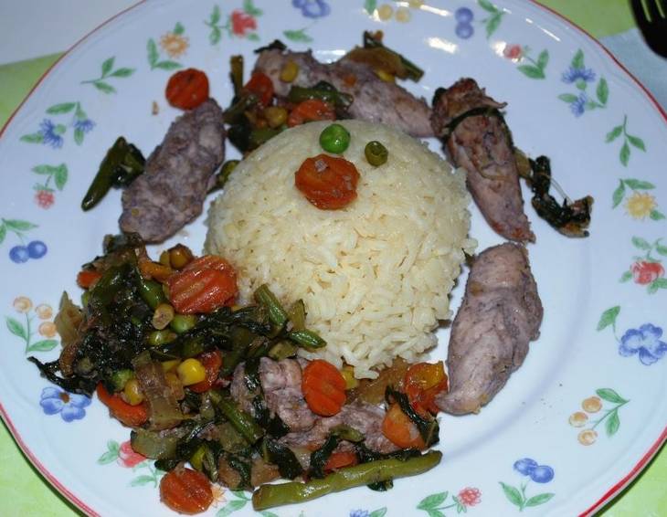 Hühnerfiletspitzen mit Asia Wok Gemüse Hühnerfiletspitzen mit Asia Wok Gemüse