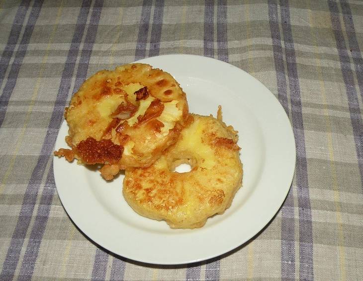 Ananas-Beignets im Kokos-Grießteig Ananas-Beignets im Kokos-Grießteig