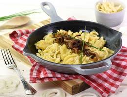 Käsespätzle mit Röstzwiebeln Käsespätzle mit Röstzwiebeln