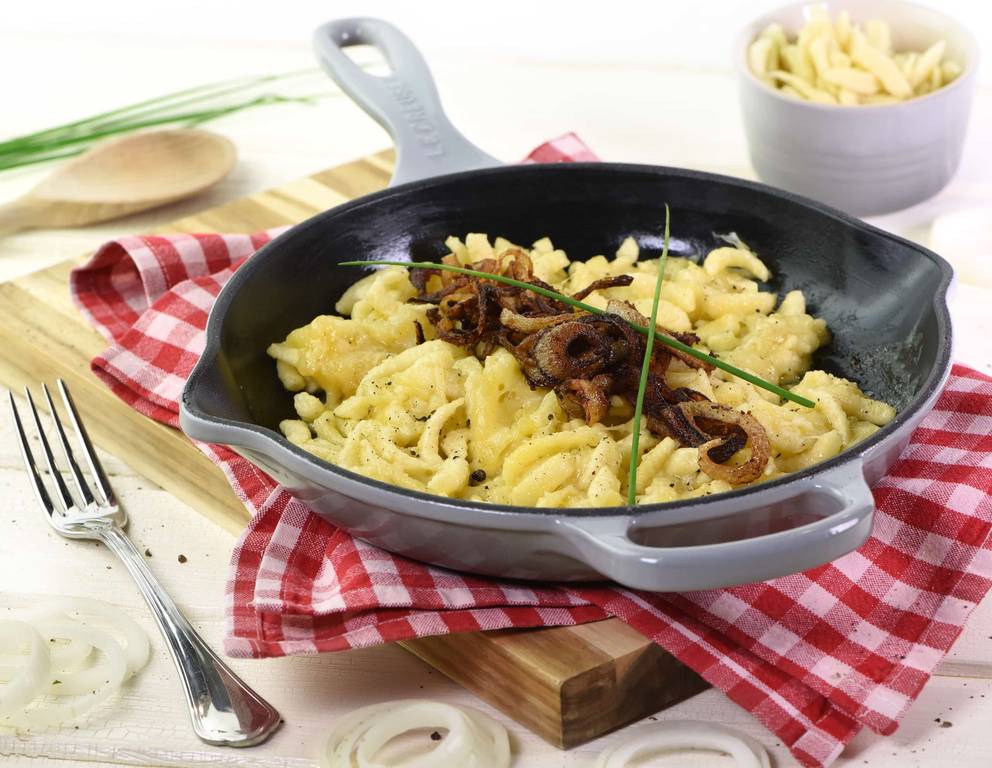 Käsespätzle mit Röstzwiebeln Käsespätzle mit Röstzwiebeln