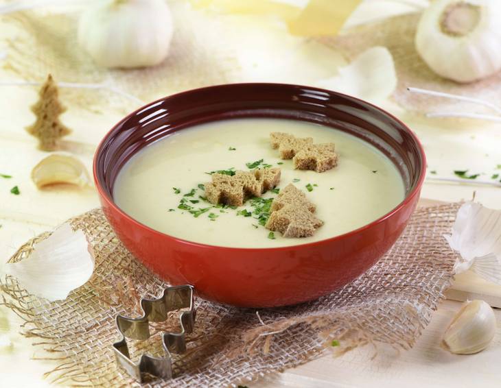 Weihnachtliche Knoblauchcremesuppe