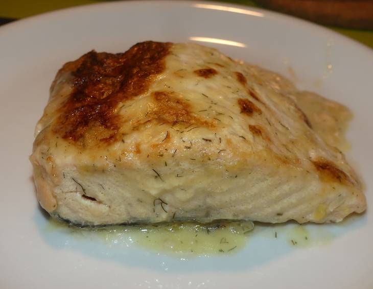 Lachsfilet in Sauerrahm Dill-Sauce