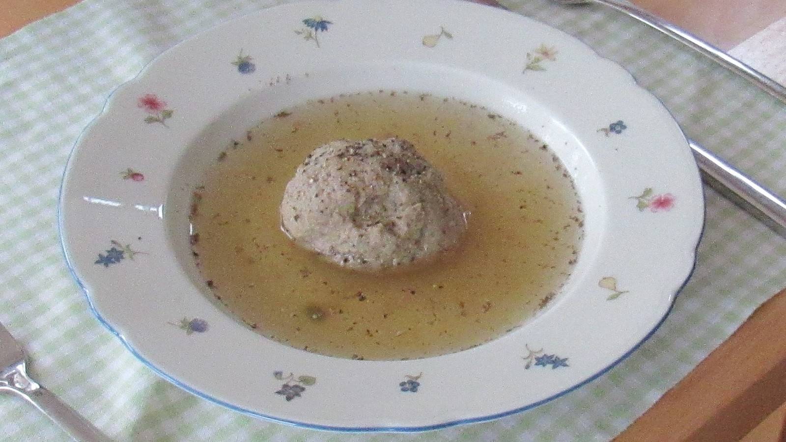 Leberknödel-Suppe