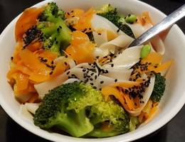 Farbenfroher Reste-Wok Farbenfroher Reste-Wok