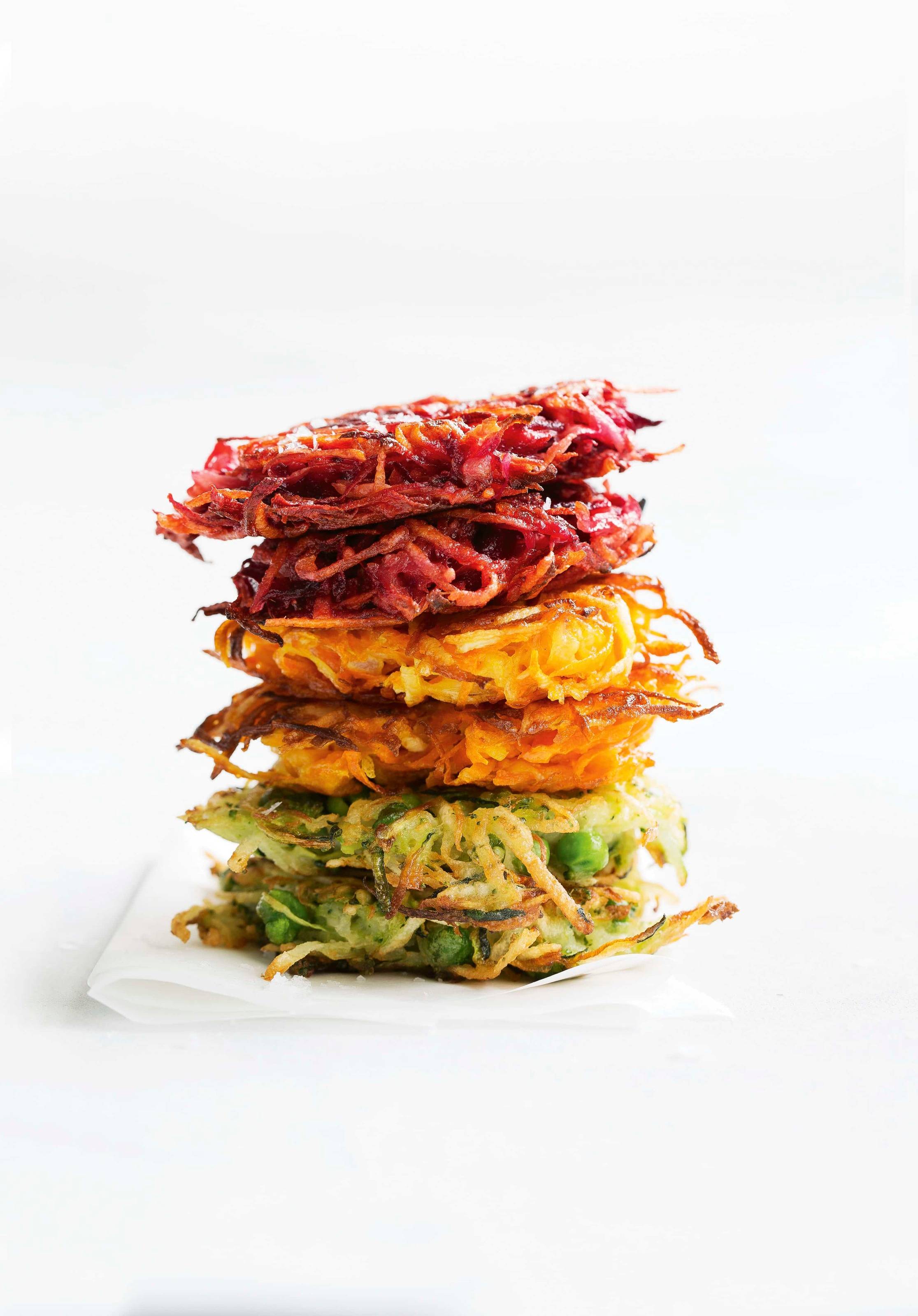 Regenbogen-Rösti mit Roten Rüben Karotten und grünem Gemüse Rezept