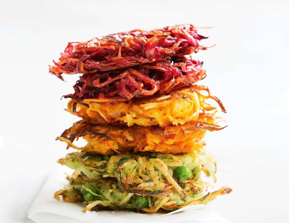 Rainbow-Rösti mit Roten Rüben, Karotten und grünem Gemüse Rainbow-Rösti mit Roten Rüben, Karotten und grünem Gemüse
