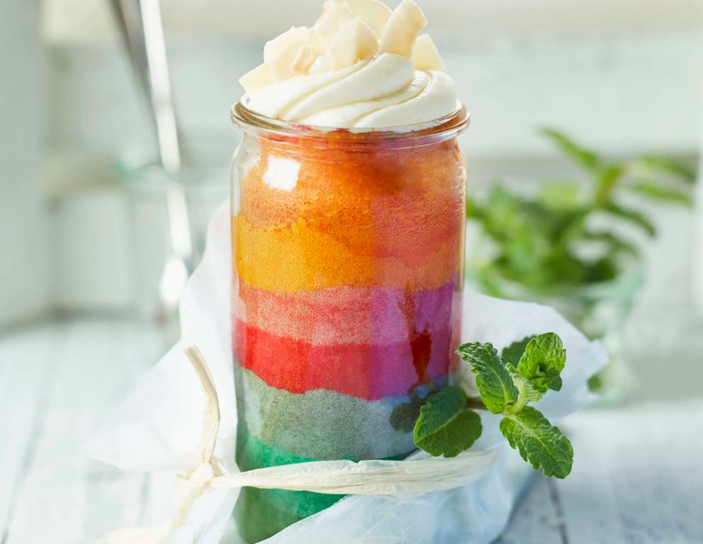 Regenbogenkuchen im Glas Rezept