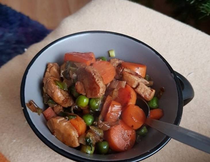 Lungenbraten mit Karotten und Frühlingszwiebel Lungenbraten mit Karotten und Frühlingszwiebel