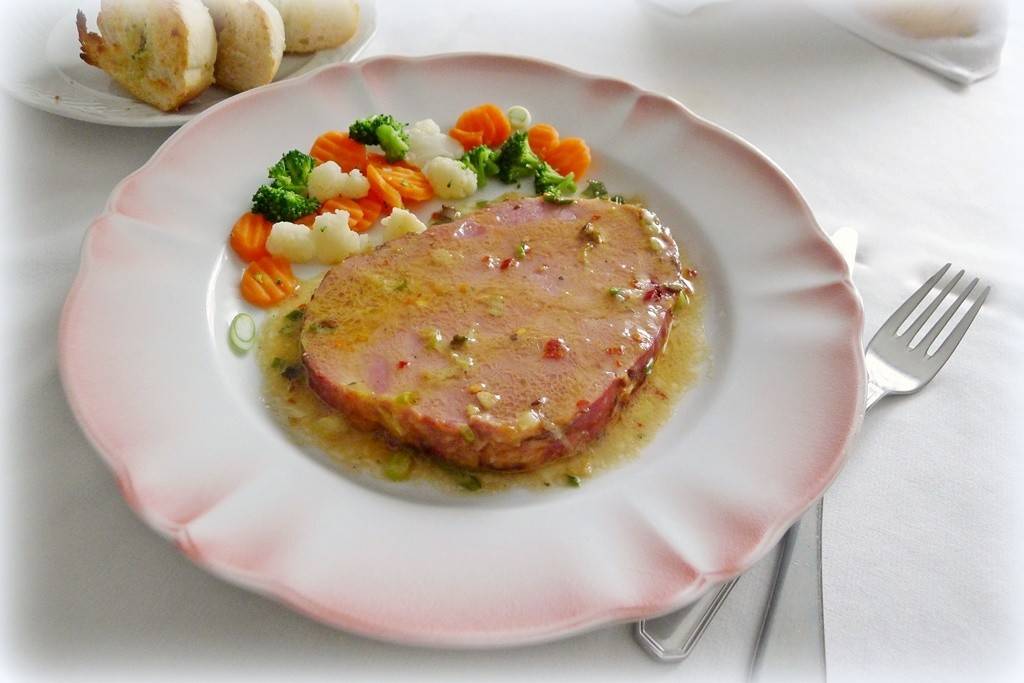 Schweinsbraten in Zitronensosse