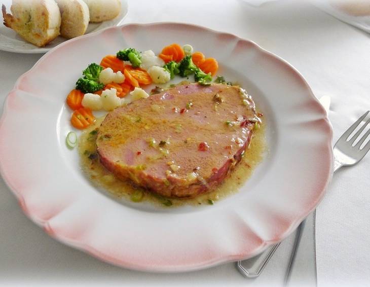 Schweinsbraten in Zitronensosse