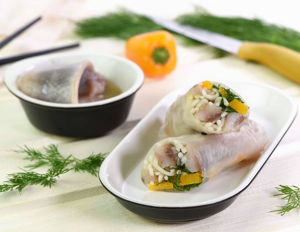 Sommerrollen mit Dill-Paprika-Hering Sommerrollen mit Dill-Paprika-Hering