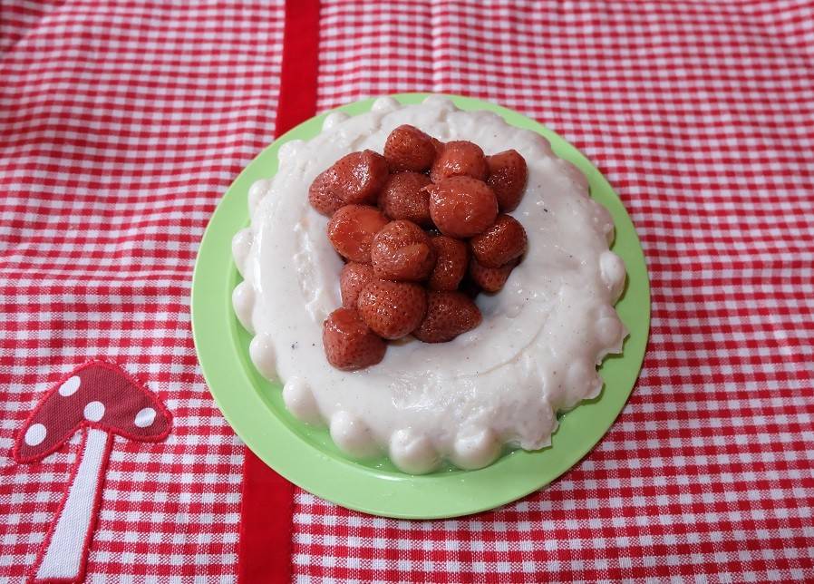 Echter Vanillepudding mit Erdbeerkompott Rezept - ichkoche.de Echter Vanillepudding mit Erdbeerkompott Rezept - ichkoche.de