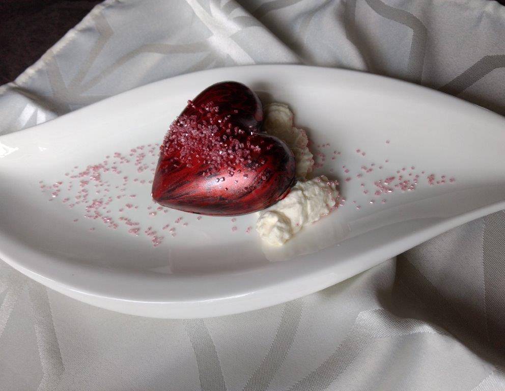 Schokoherzen mit Baileysmousse und Heidelbeermus Schokoherzen mit Baileysmousse und Heidelbeermus