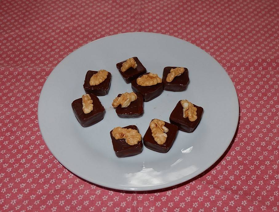 Walnuss-Marzipan-Pralinen