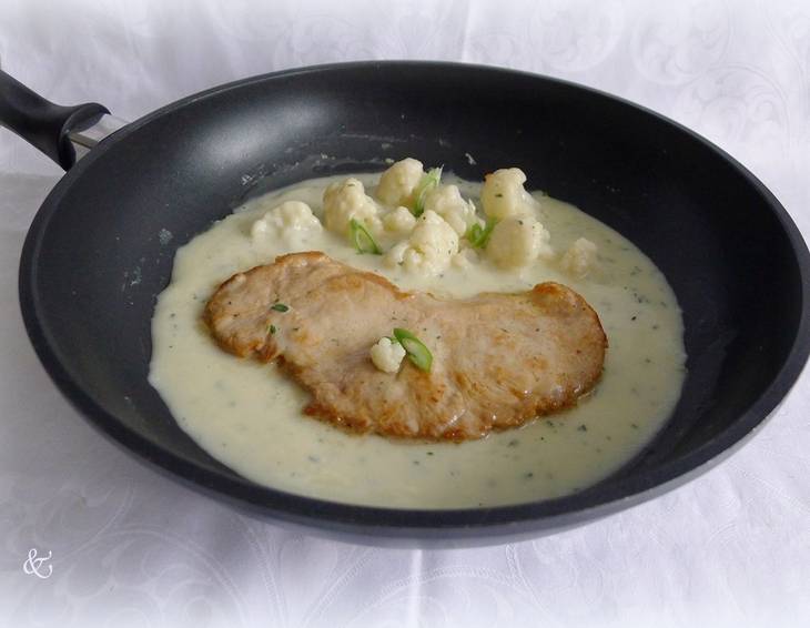 Kalbsschnitzel mit Obers-Karfiolröschen