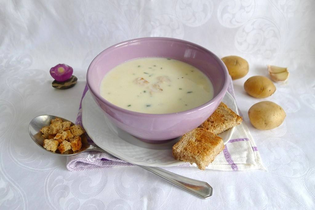 Kartoffel-Zwiebel-Suppe mit Appenzeller Rezept - ichkoche.de Kartoffel-Zwiebel-Suppe mit Appenzeller Rezept - ichkoche.de
