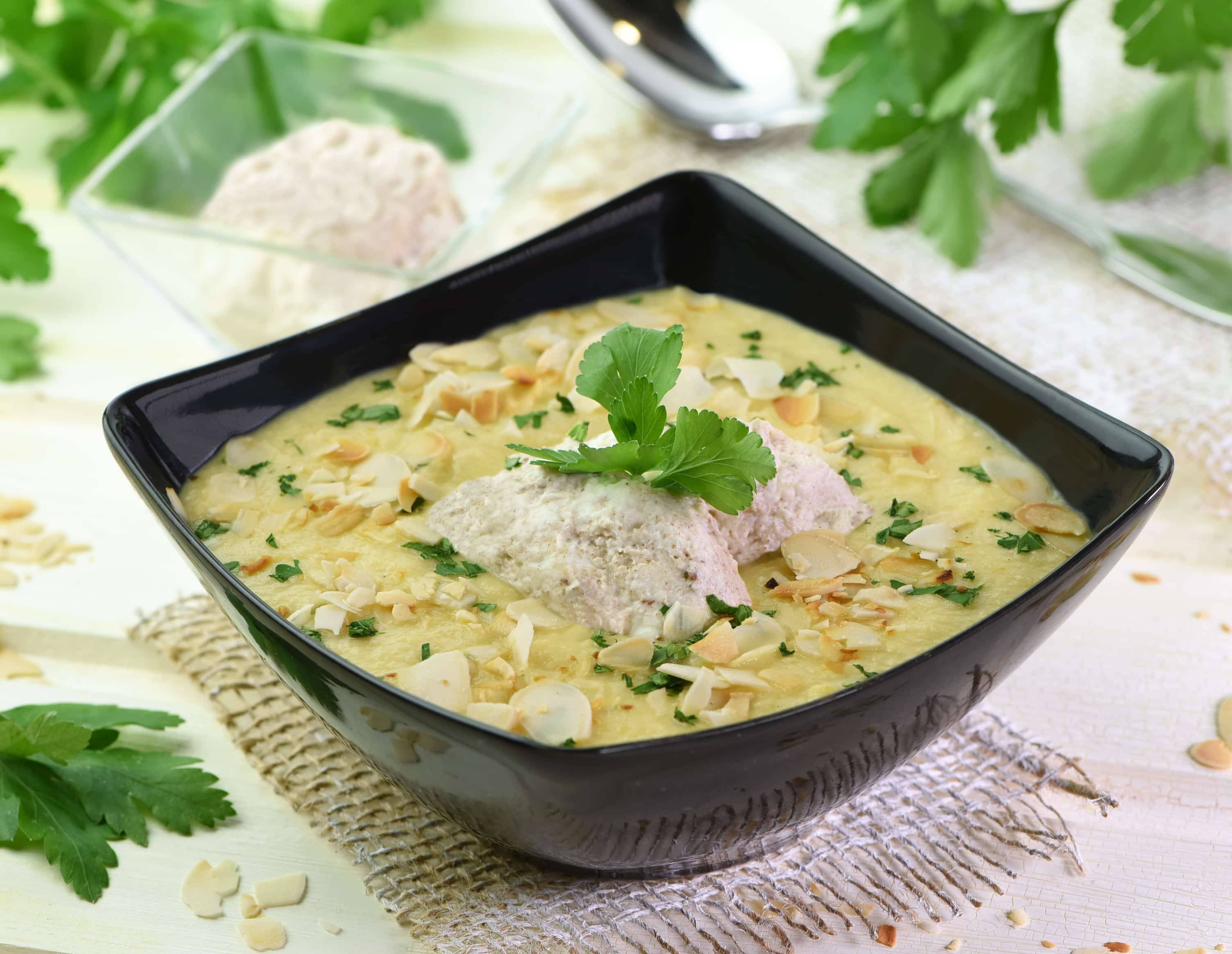 Pastinakencremesuppe mit Zimt-Obers Rezept