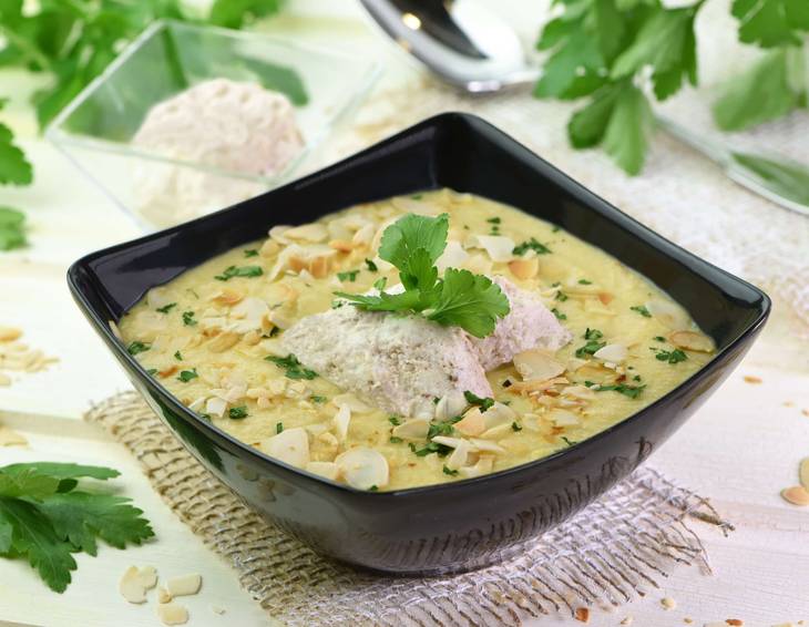 Pastinakencremesuppe mit Zimt-Obers