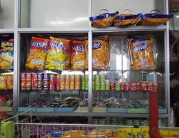 Chipspackungen für die ganze (Thai)Familie? - man beachte den Unterschied zu den Pringles