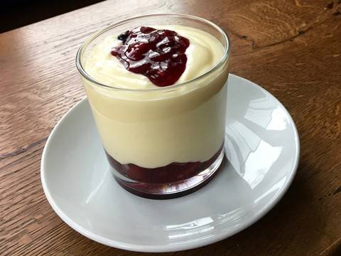 Rote Grütze mit Vanillecreme Rezept - ichkoche.ch Rote Grütze mit Vanillecreme Rezept - ichkoche.ch