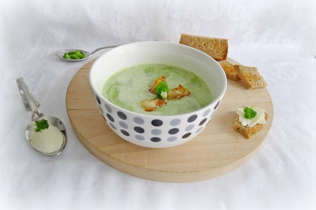 Brokkolisuppe mit Mozzarella Rezept - ichkoche.ch Brokkolisuppe mit Mozzarella Rezept - ichkoche.ch