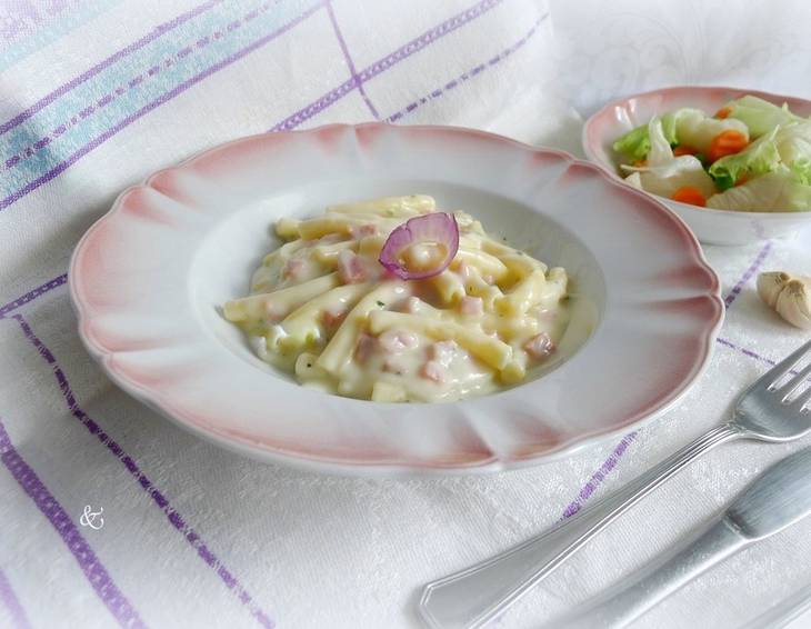 Nudeln mit Käsesauce Nudeln mit Käsesauce