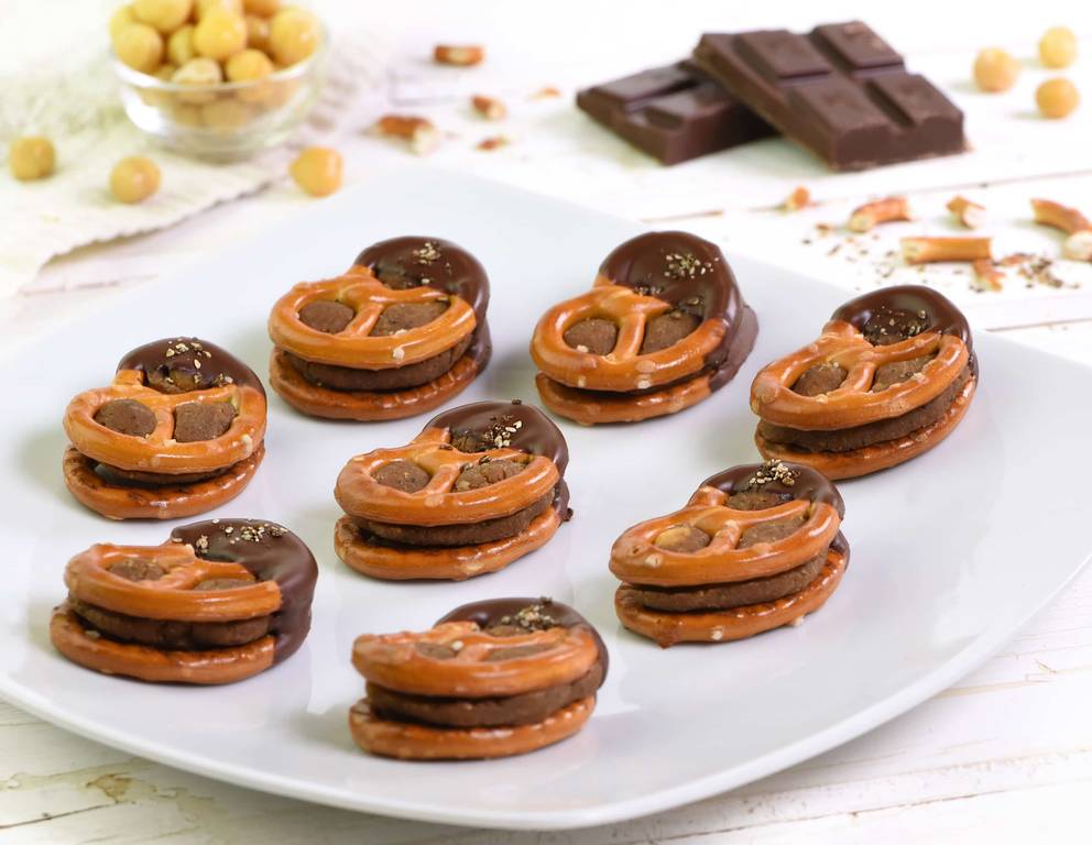 Cookie Dough Hummus Brezel Bites Cookie Dough Hummus Brezel Bites