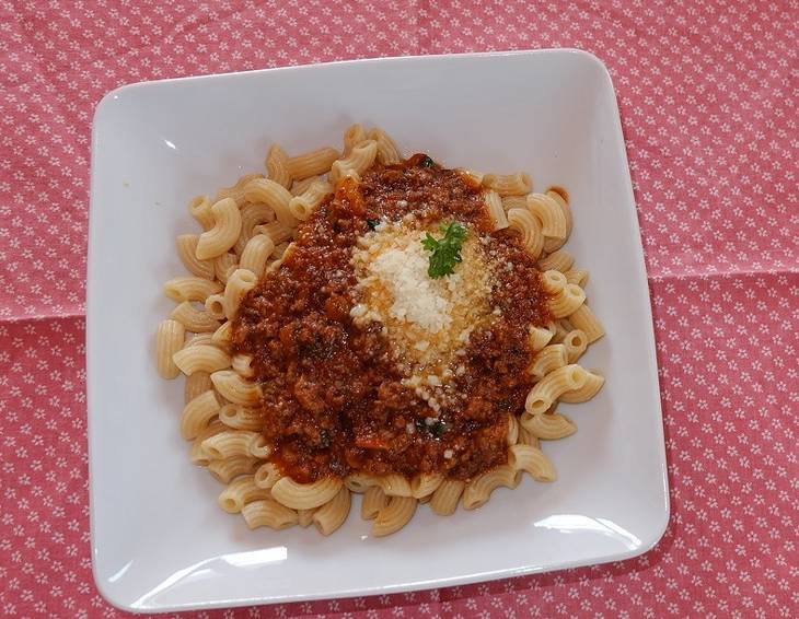 Nudeln mit Sugo Nudeln mit Sugo