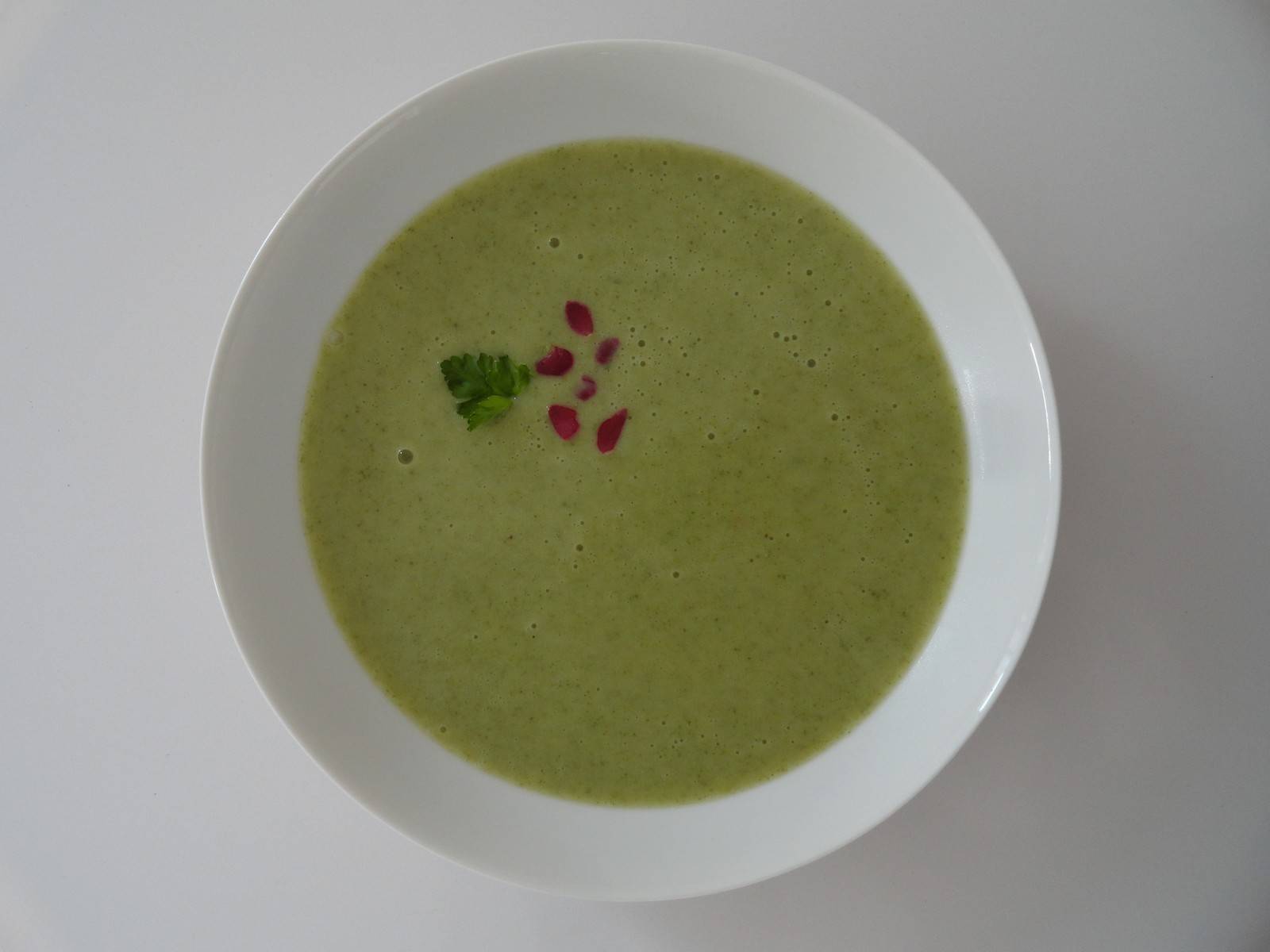 Radieschenblätter-Erdäpfelsuppe Rezept - ichkoche.de Radieschenblätter-Erdäpfelsuppe Rezept - ichkoche.de