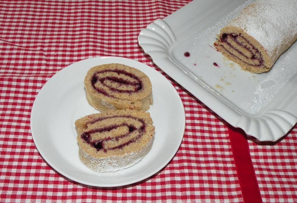 Vollkornbiskuitroulade