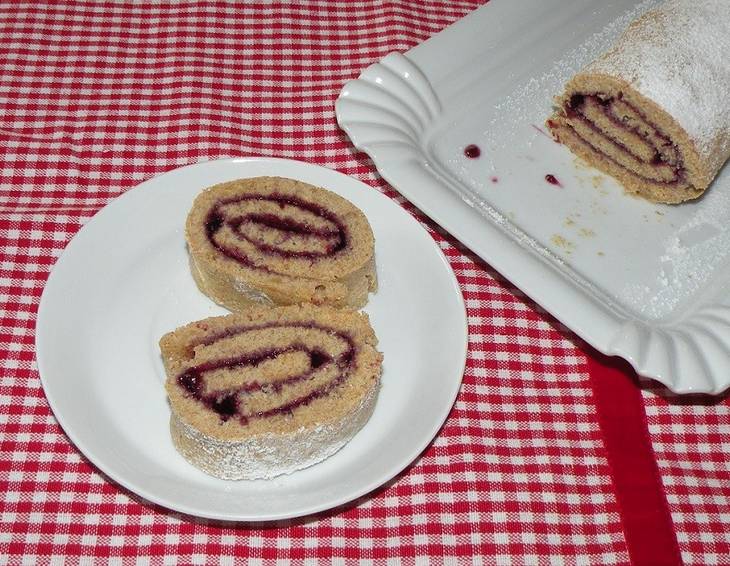 Vollkornbiskuitroulade