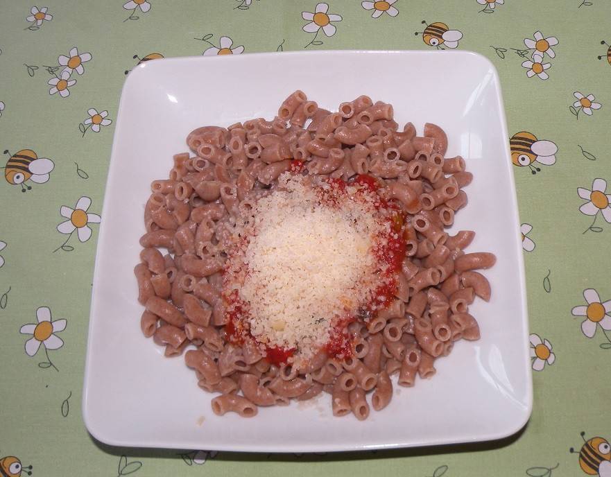 Vollkornnudeln mit Olivensoße