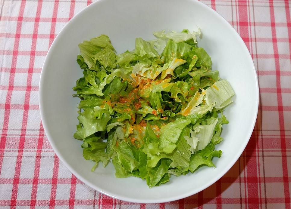 Bataviasalat mit Mangodressing Rezept - ichkoche.at Bataviasalat mit Mangodressing Rezept - ichkoche.at