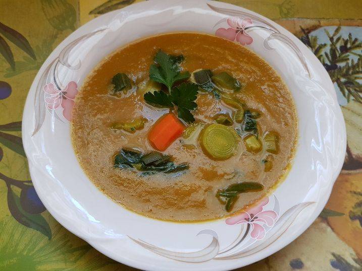 Karottencremesuppe mit Lauch und Petersilie
