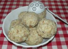 Semmelknödel aus hartem Gebäck