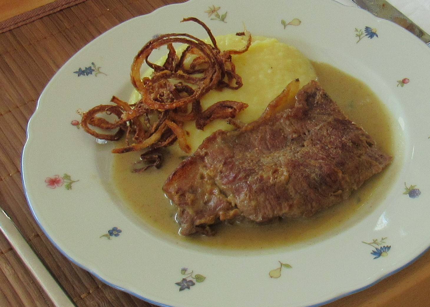 Zwiebelrostbraten mit Kartoffelpüree