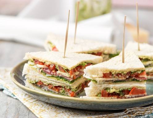Tramezzini mit Parmaschinken, Tomaten und Parmesan Rezept