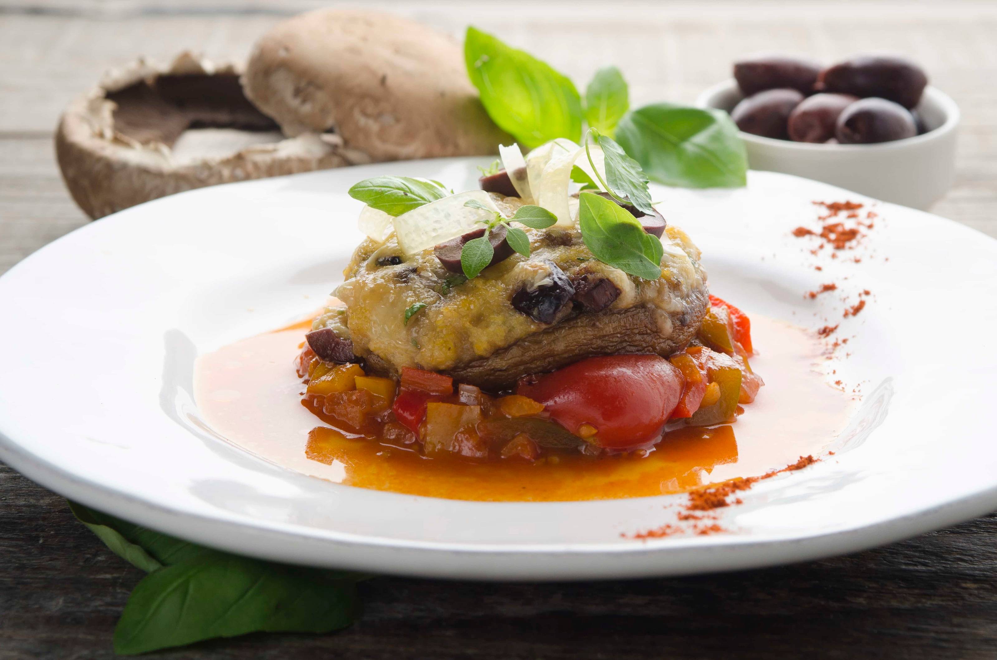 Grillchampignons mit Oliven-Polenta und Paprikaragout Rezept