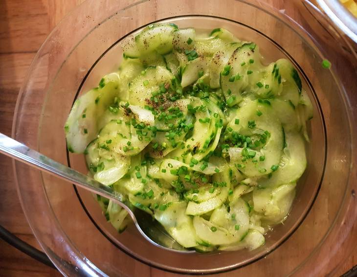 Pikanter Gurkensalat