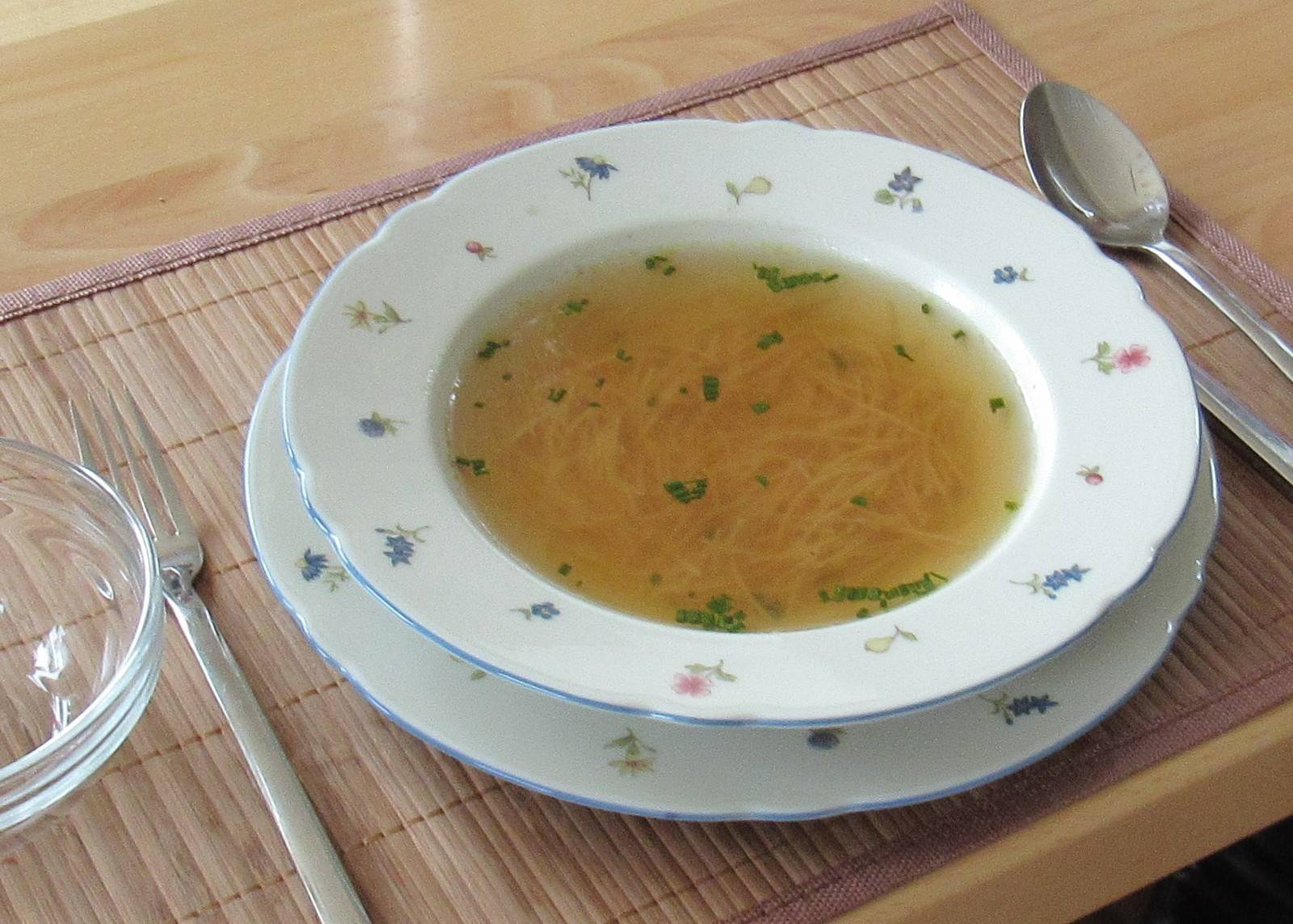 Grundrezept Gemüsesuppe - ichkoche.at Grundrezept Gemüsesuppe - ichkoche.at