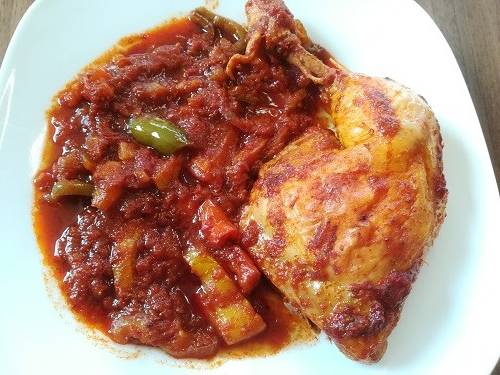 Hühnerschenkel mit Paprikagemüse Rezept - ichkoche.de Hühnerschenkel mit Paprikagemüse Rezept - ichkoche.de