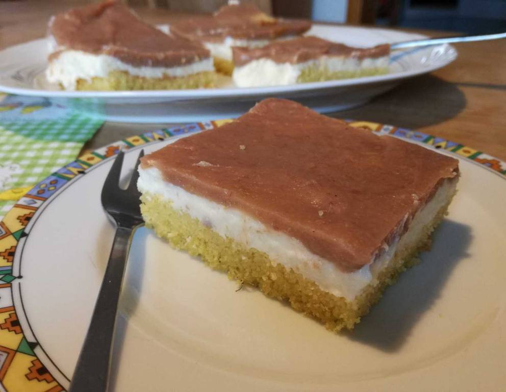 Topfenschnitten mit Fruchtspiegel Topfenschnitten mit Fruchtspiegel