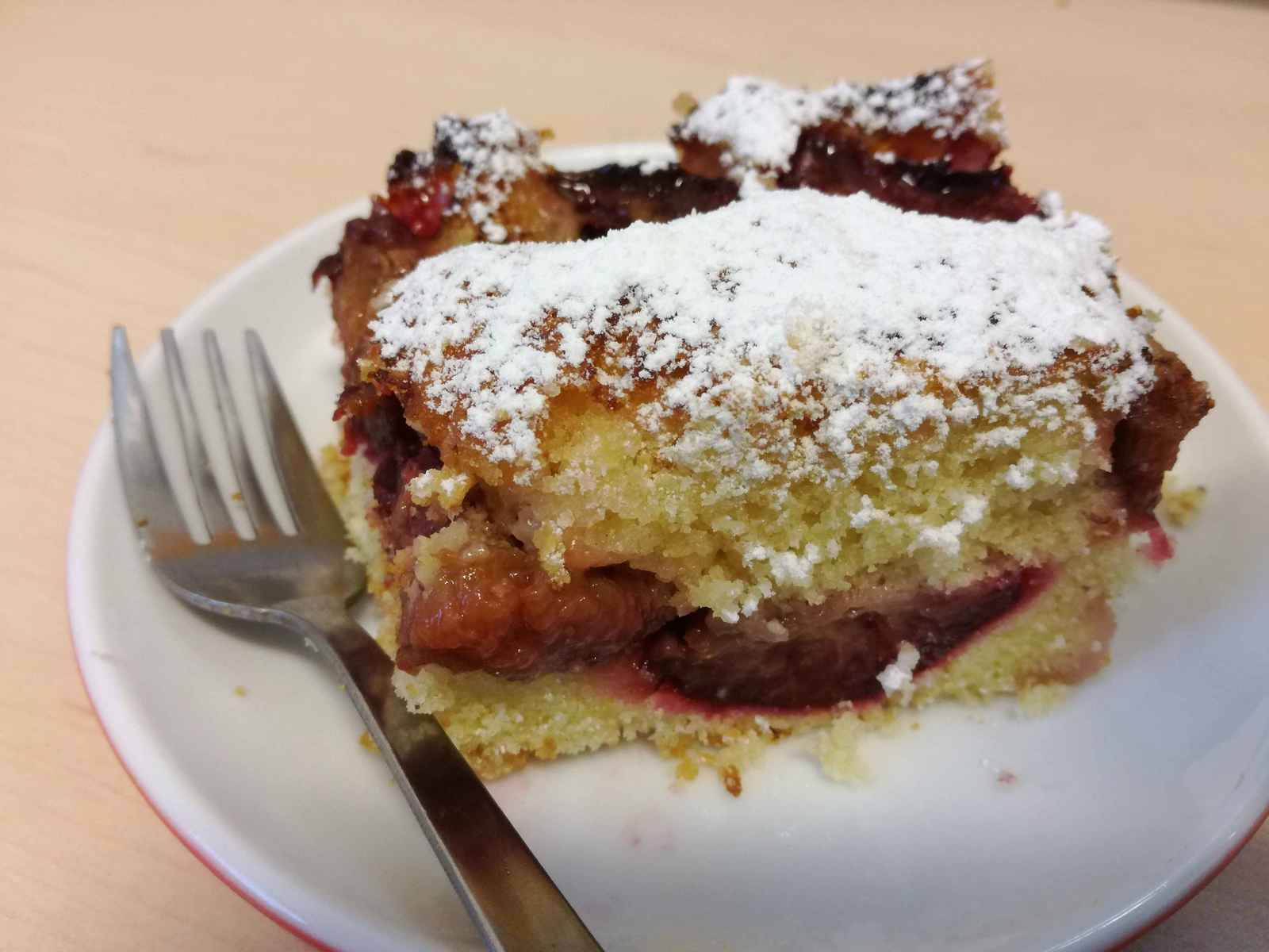 Obstkuchen aus schwerer Sandmasse