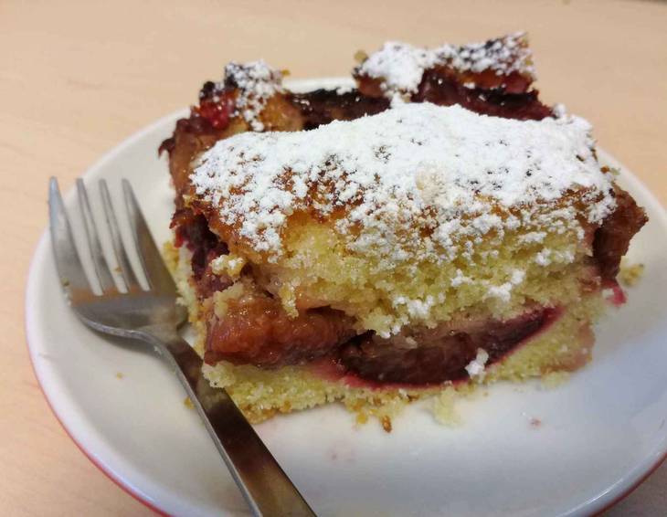 Obstkuchen aus schwerer Sandmasse