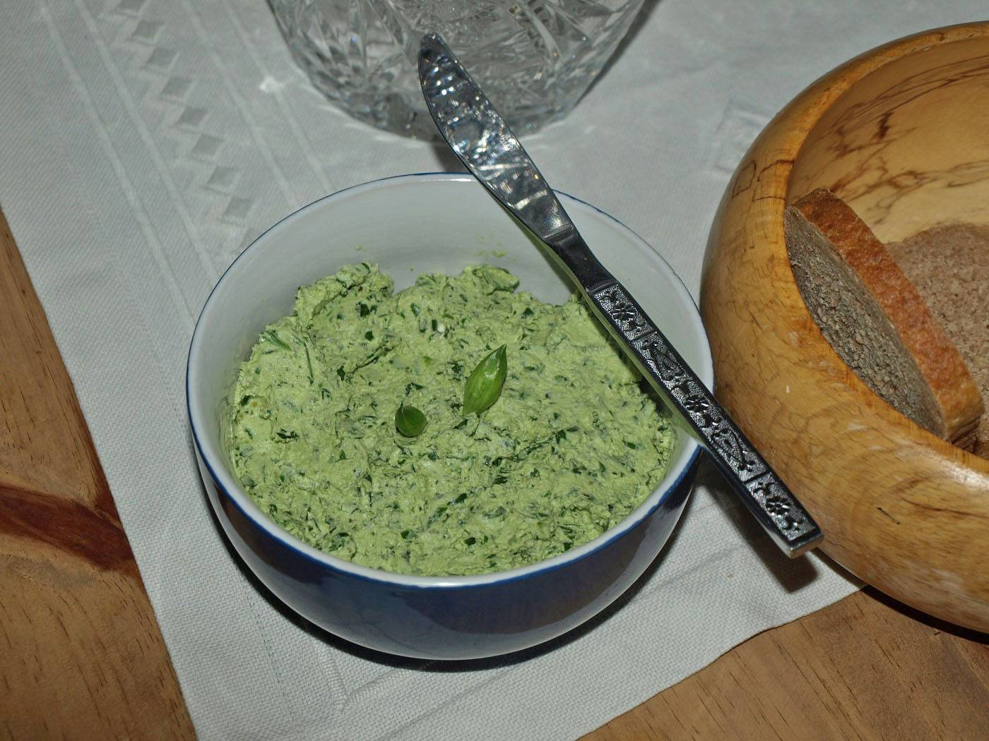 Bärlauchtopfen mit Kürbiskernen