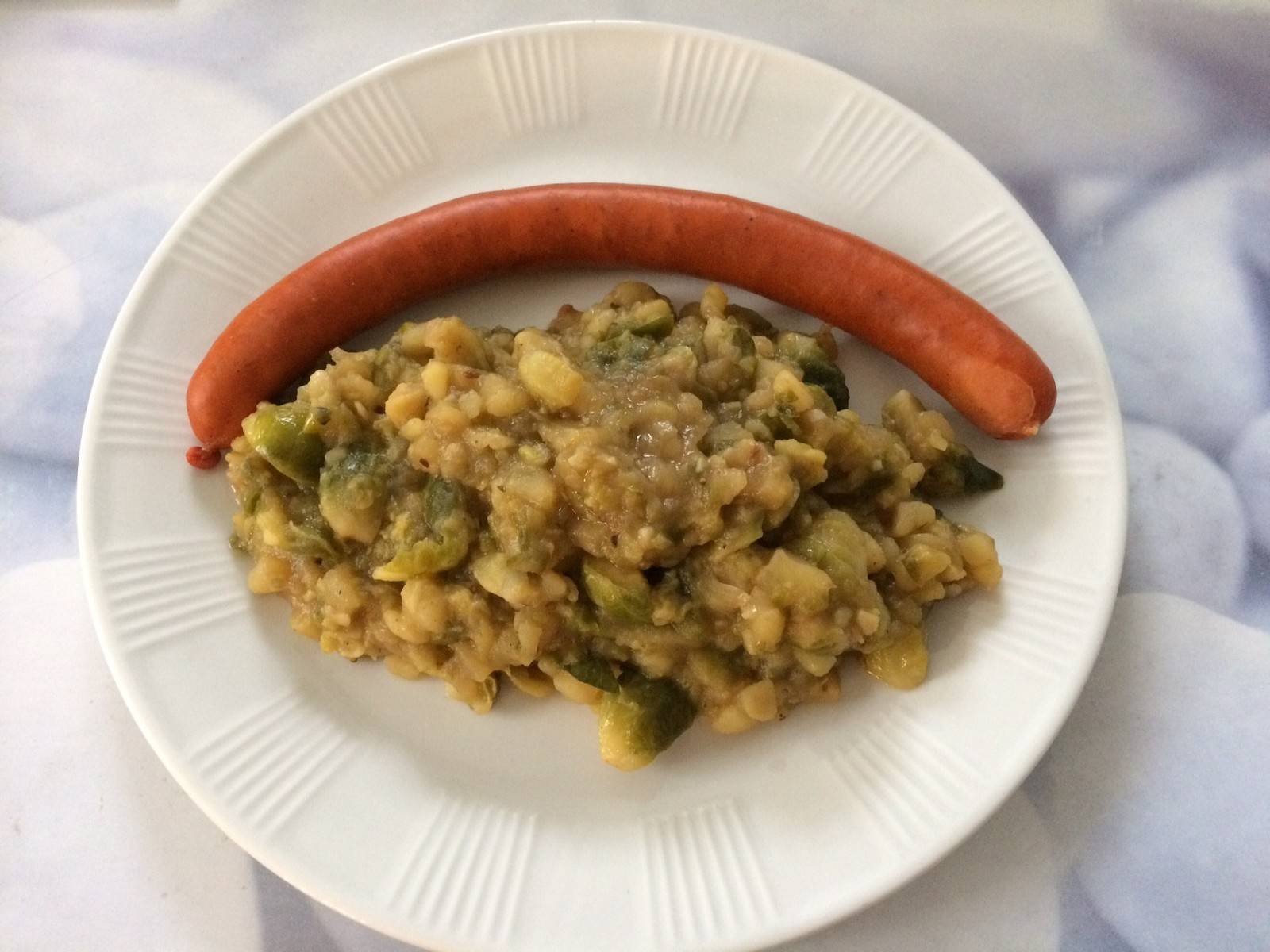 Eintopf mit Kohlsprossen und Würstel Rezept - ichkoche.ch Eintopf mit Kohlsprossen und Würstel Rezept - ichkoche.ch