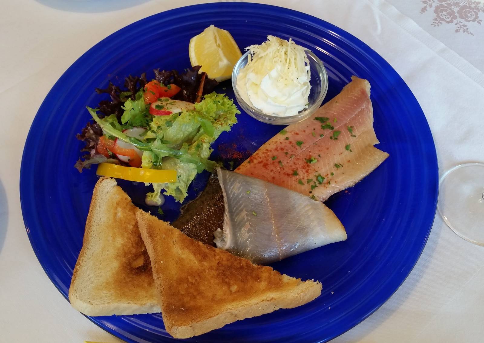 Räucherfisch auf Blattsalat Rezept - ichkoche.ch Räucherfisch auf Blattsalat Rezept - ichkoche.ch