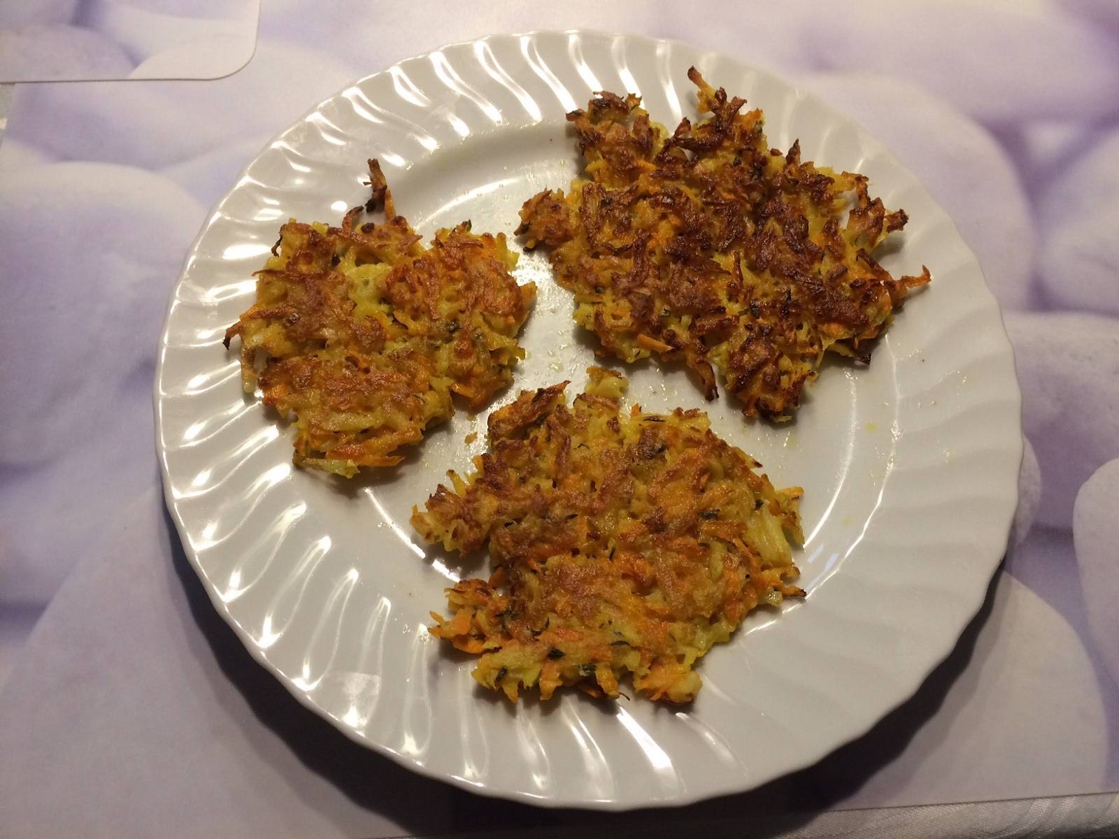 Pastinaken-Karotten-Rösti Rezept - ichkoche.de Pastinaken-Karotten-Rösti Rezept - ichkoche.de