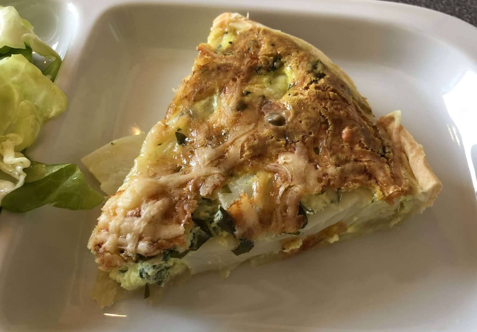 Spargelquiche mit grünem Pfefferkäse